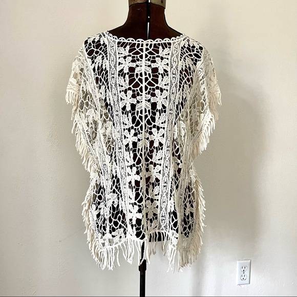 Cato Other - CATO Ivory Lace Fringe Beach Coverup Top Womens Size Medium Crochet Tropical